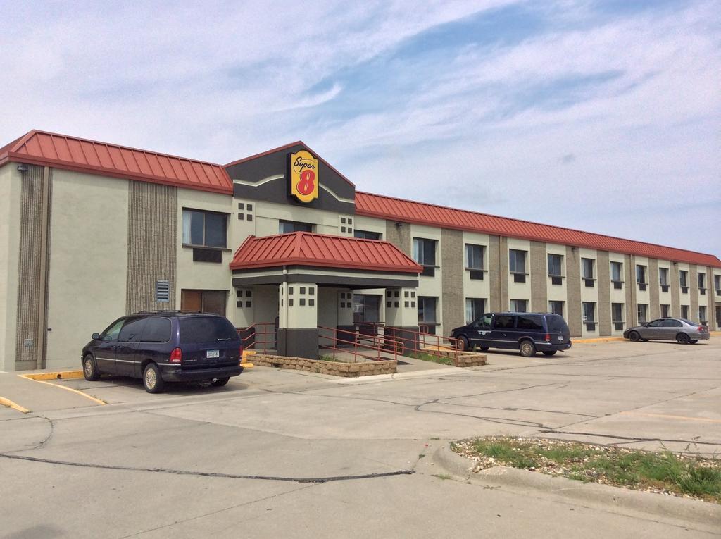 Super 8 By Wyndham Marshalltown Exterior photo