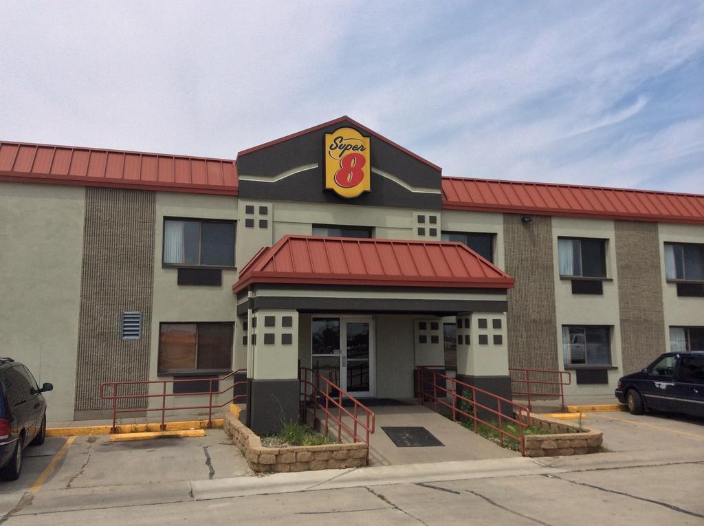 Super 8 By Wyndham Marshalltown Exterior photo
