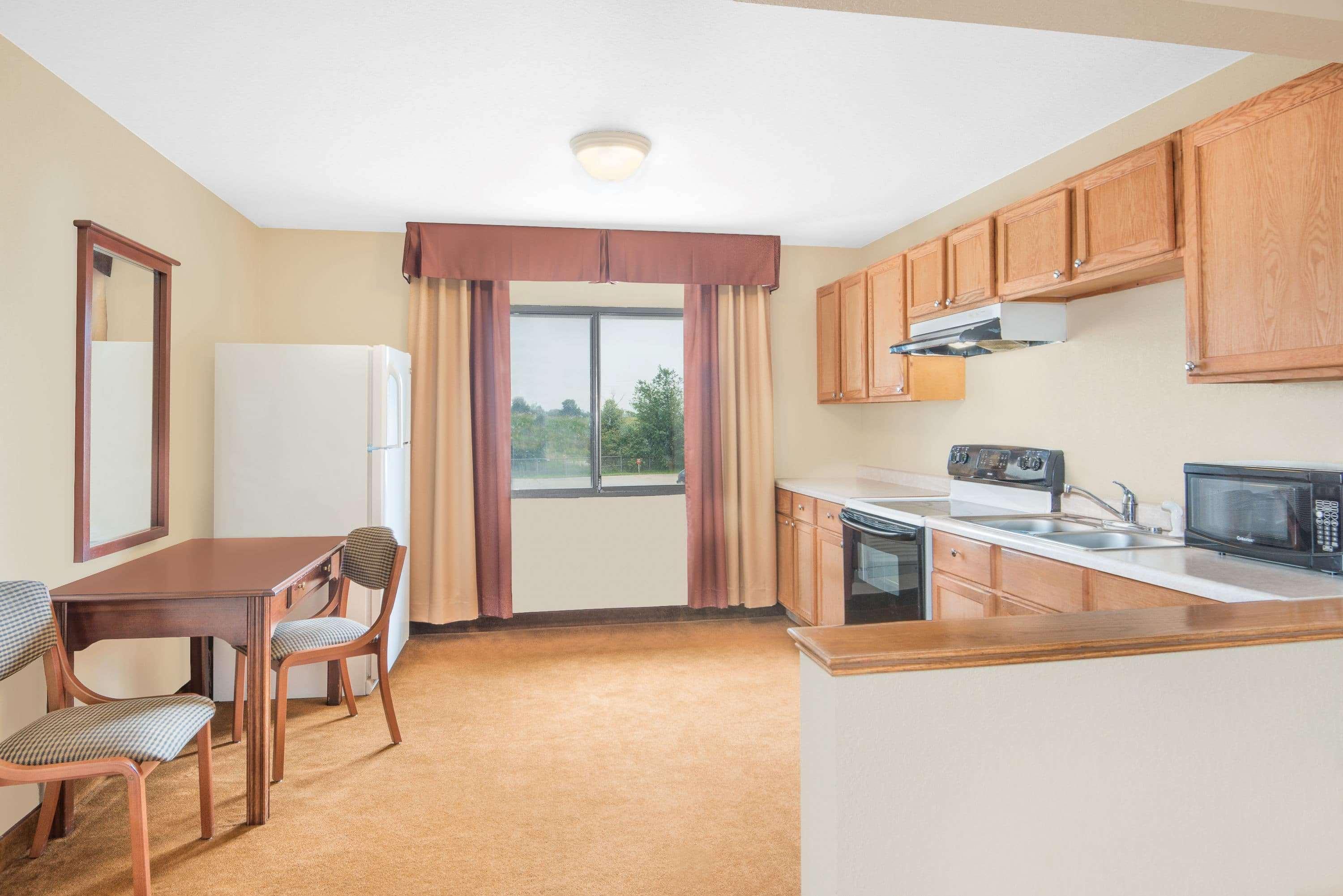 Super 8 By Wyndham Marshalltown Exterior photo