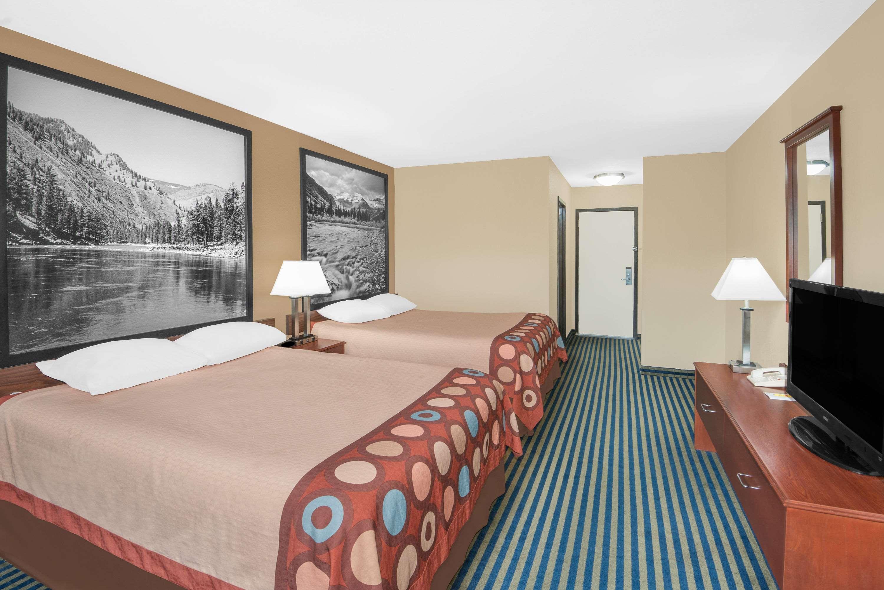 Super 8 By Wyndham Marshalltown Exterior photo