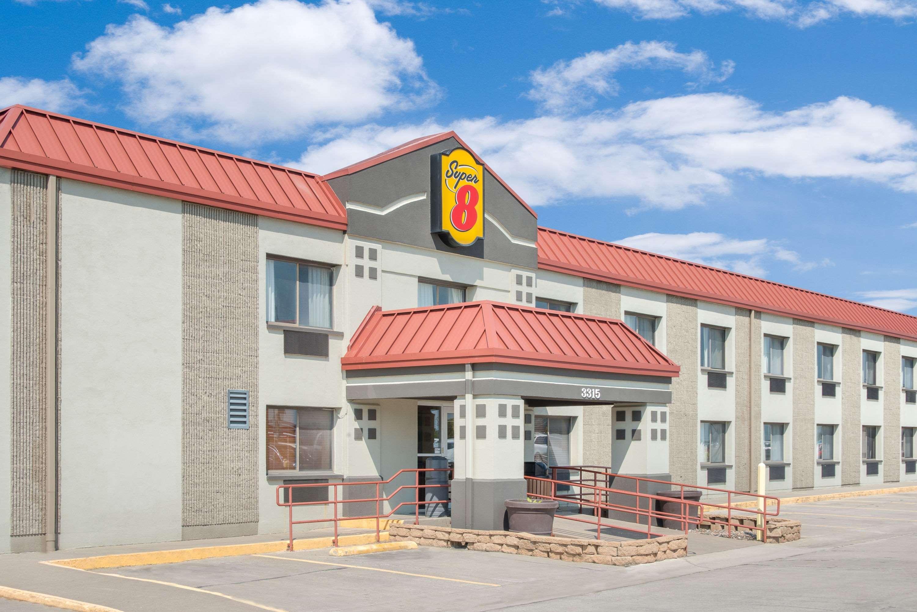 Super 8 By Wyndham Marshalltown Exterior photo